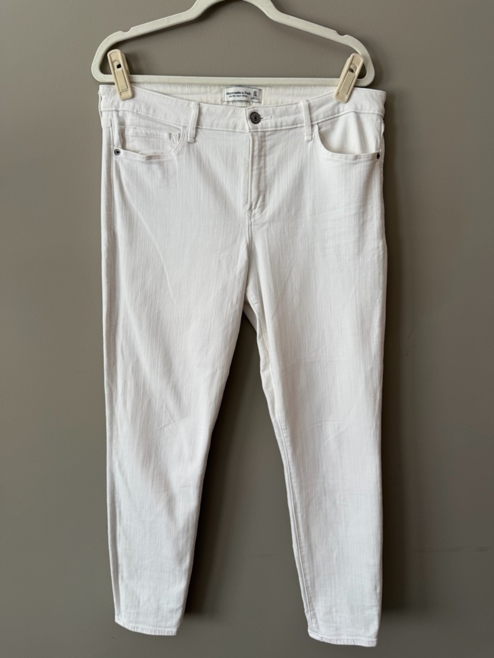 Abercrombie & Fitch White Women's Skinny Jeans